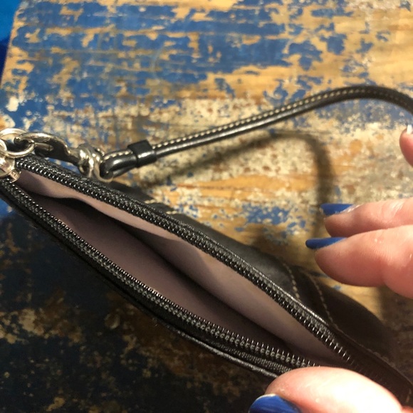 Coach Vintage Leatherware wristlet in black. - Picture 4 of 5